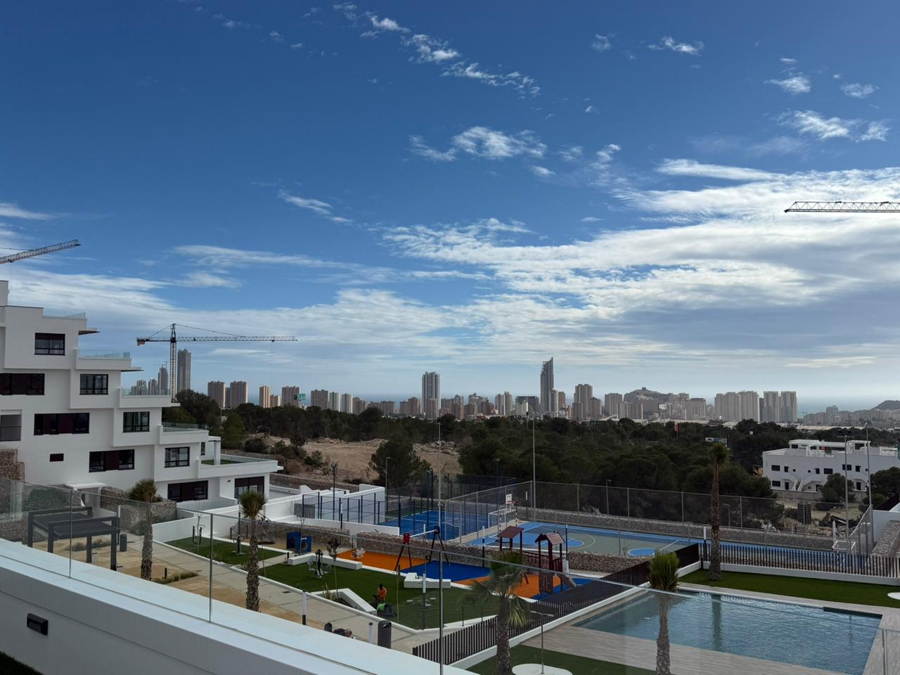 ¡Excelentes apartamentos en Finestrat con vista al mar!