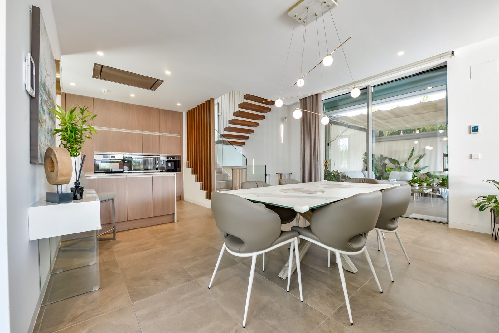 ¡Moderna villa en alquiler en Finestrat, Benidorm!