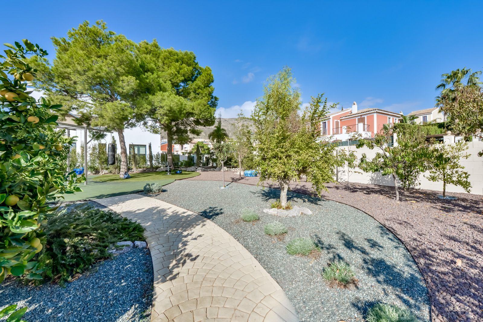 ¡Moderna villa en alquiler en Finestrat, Benidorm!