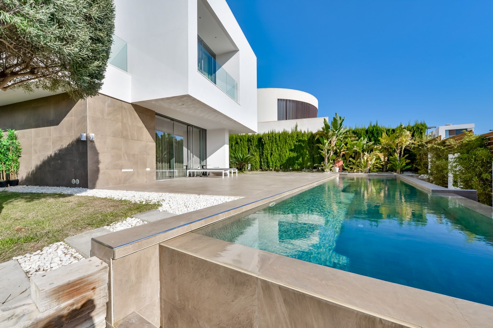 ¡Moderna villa en alquiler en Finestrat, Benidorm!