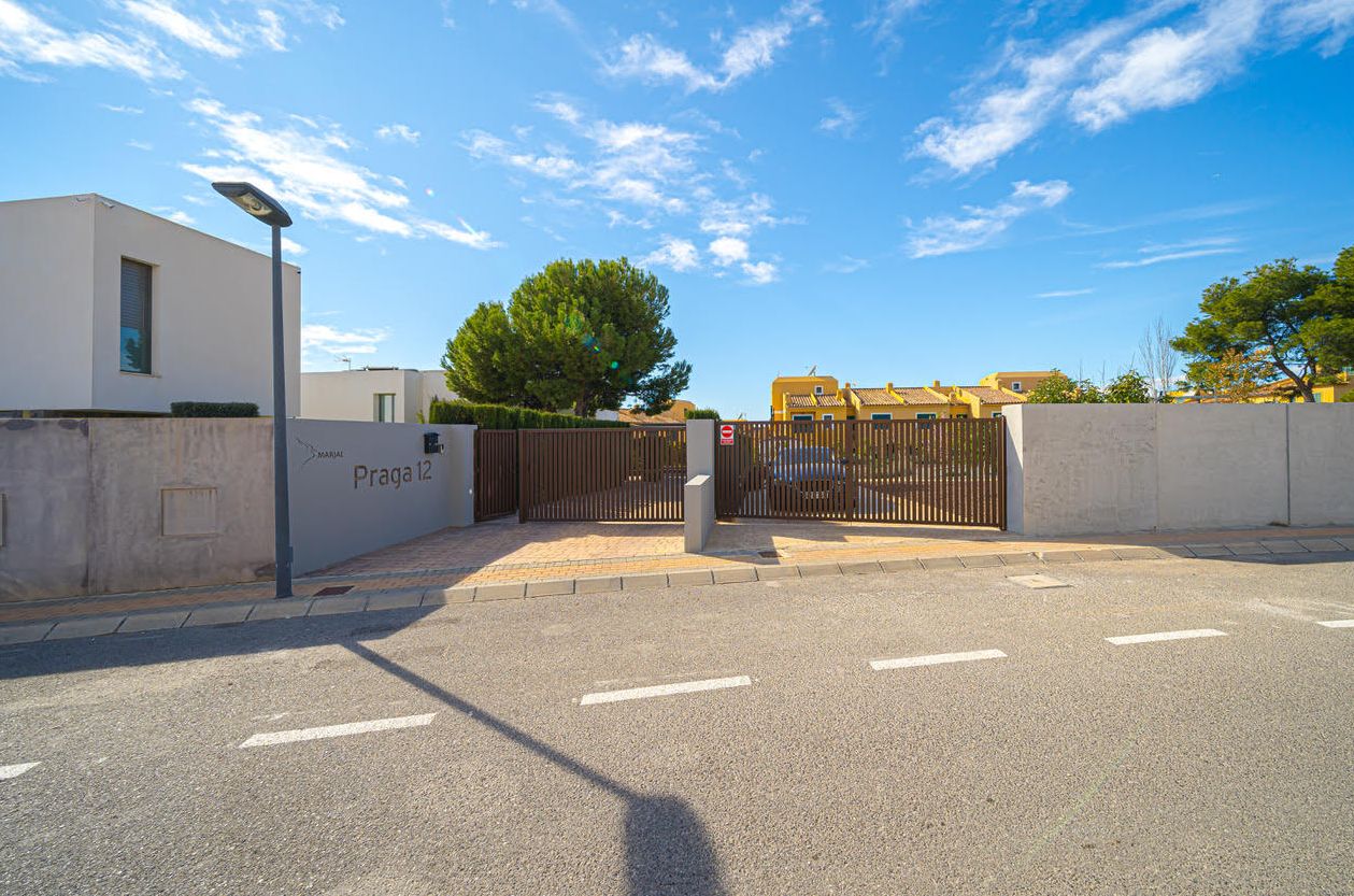 ¡Moderna villa en alquiler en Finestrat, Benidorm!