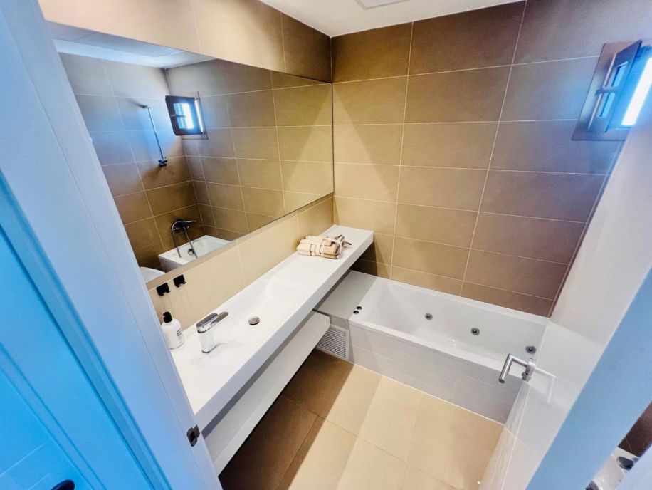 Apartamento de lujo con vistas al mar urb Intempo  planta alta