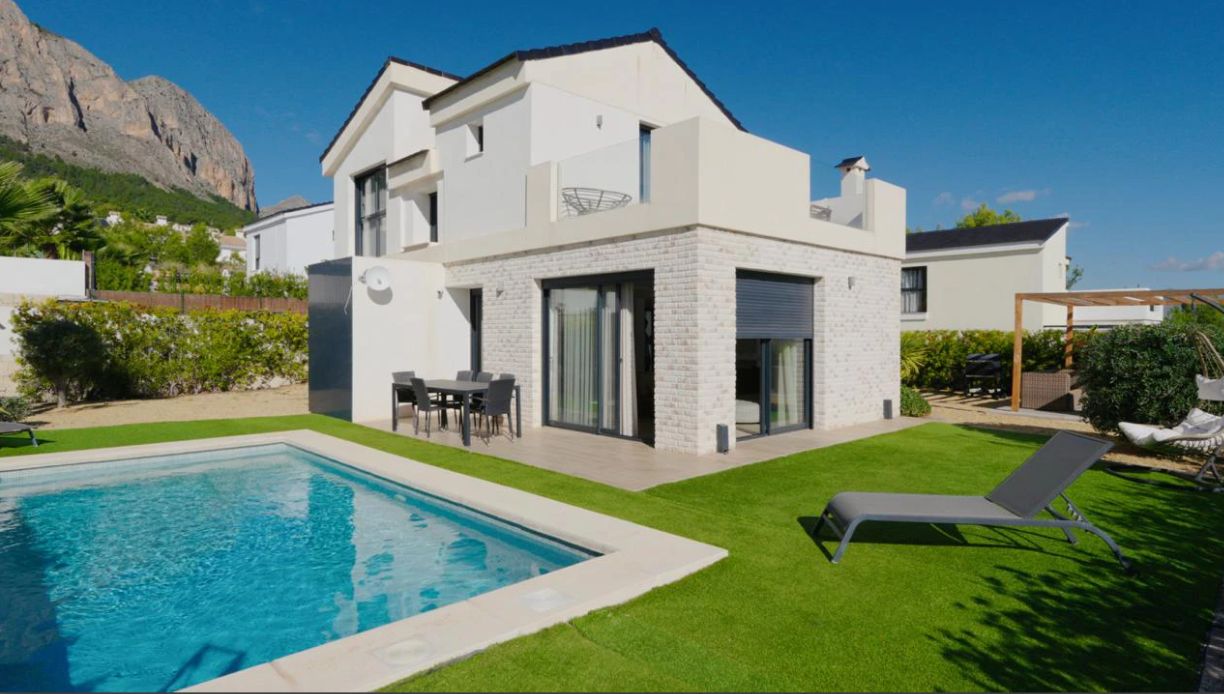 Villa Moderna en Polop con vistas al mar y montaña 