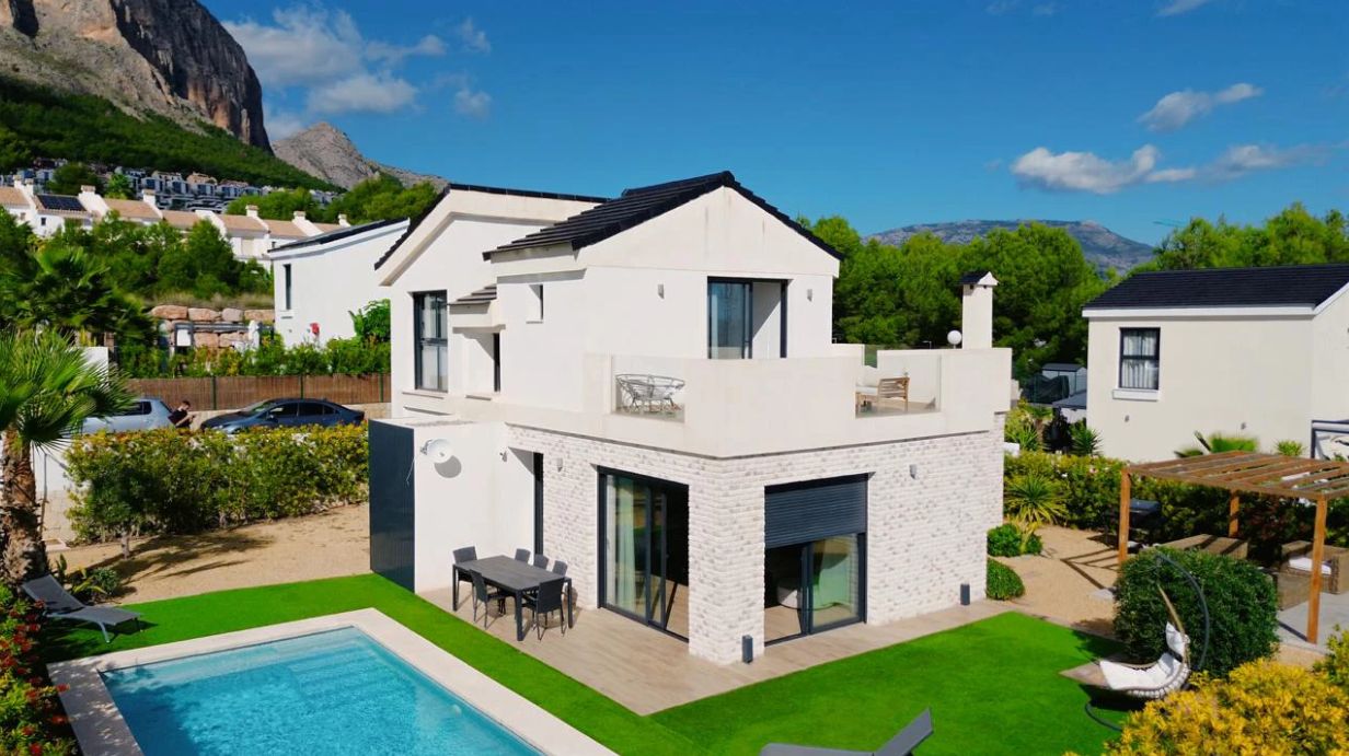 Villa Moderna en Polop con vistas al mar y montaña 