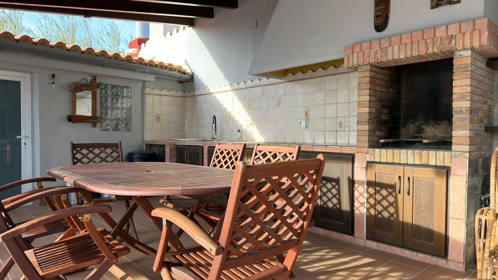 Moderne Villa auf einer Ebene, in der Nähe des Strandes von Campello