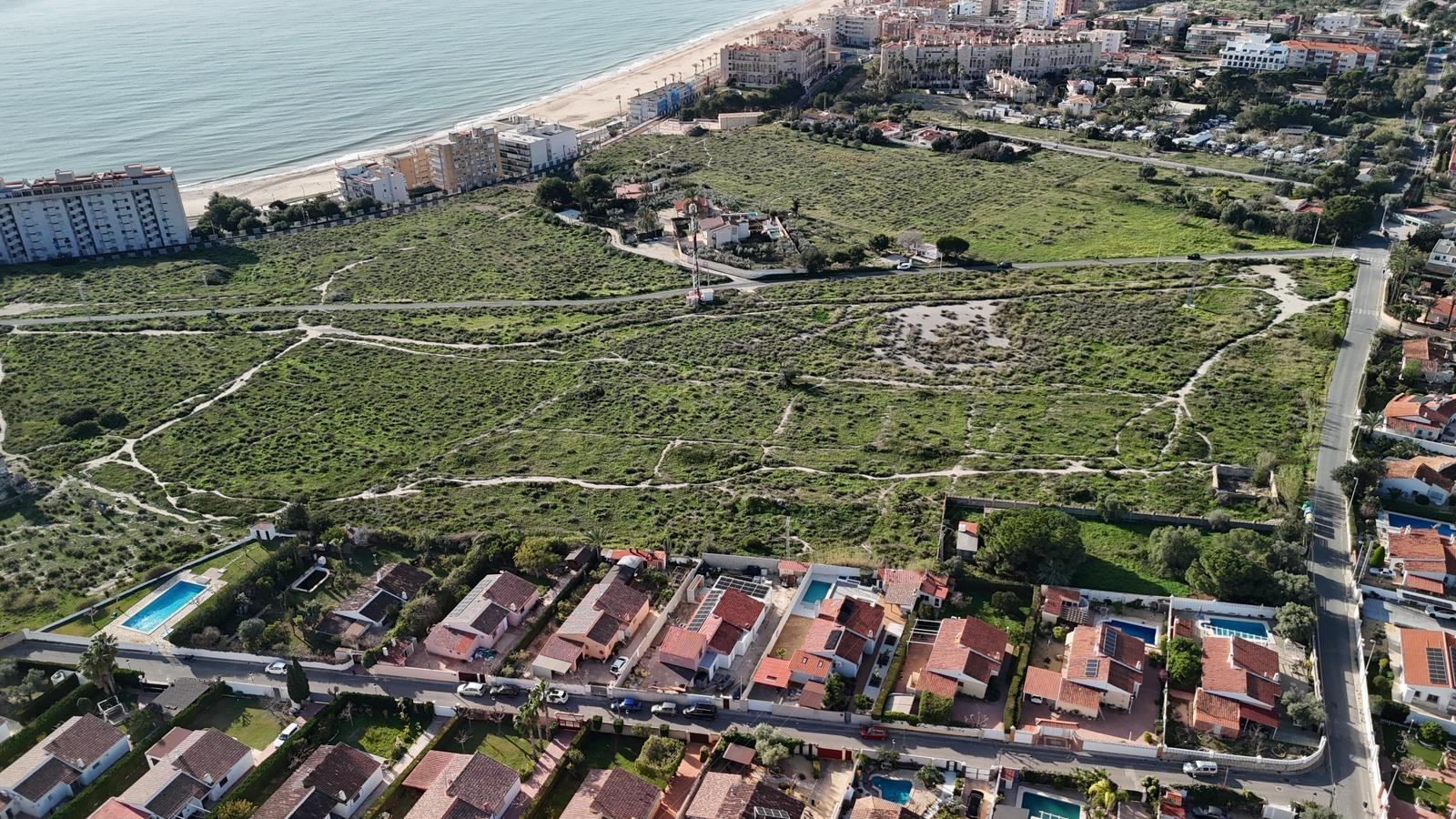 Moderne Villa auf einer Ebene, in der Nähe des Strandes von Campello