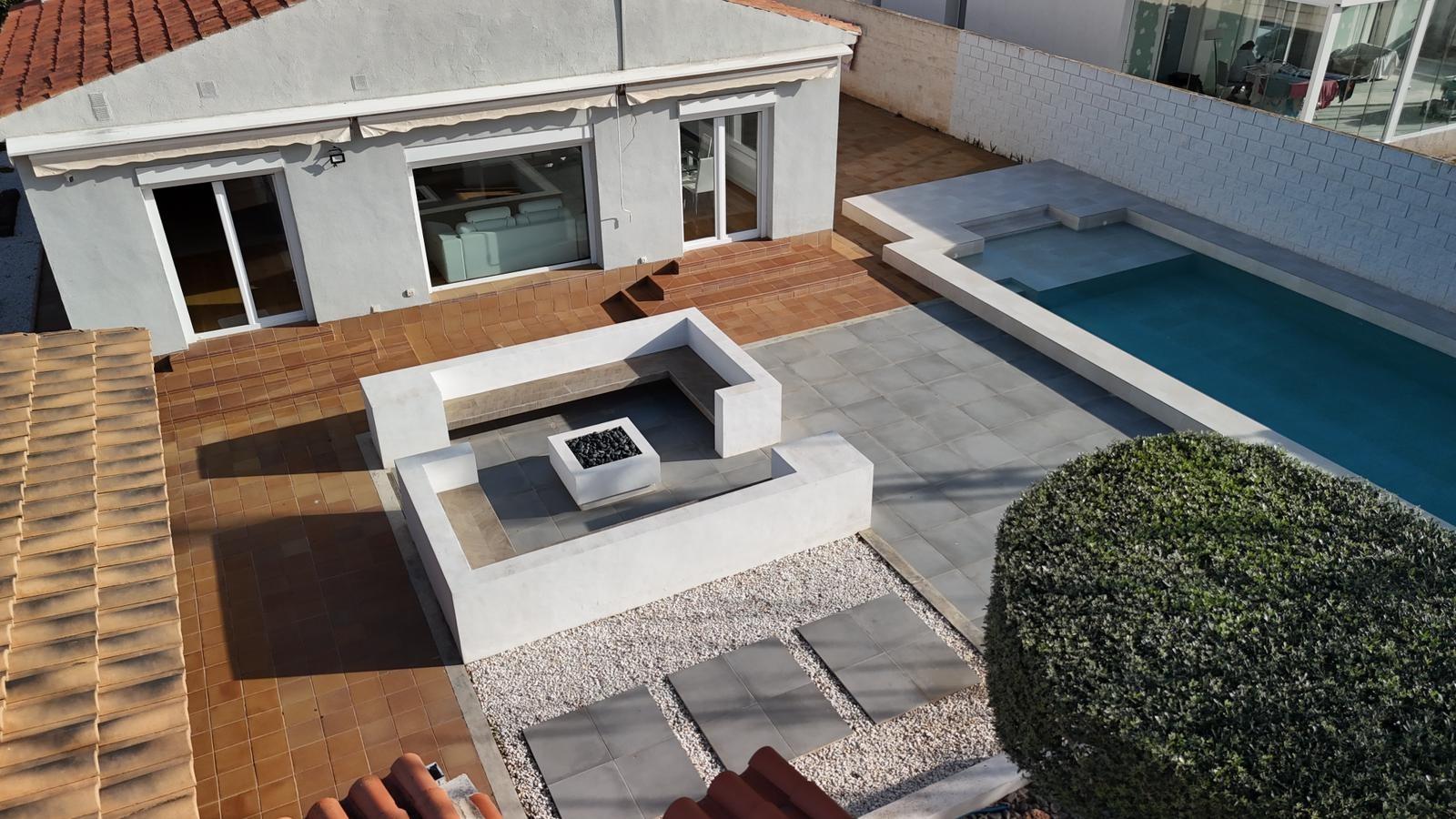 Moderne Villa auf einer Ebene, in der Nähe des Strandes von Campello
