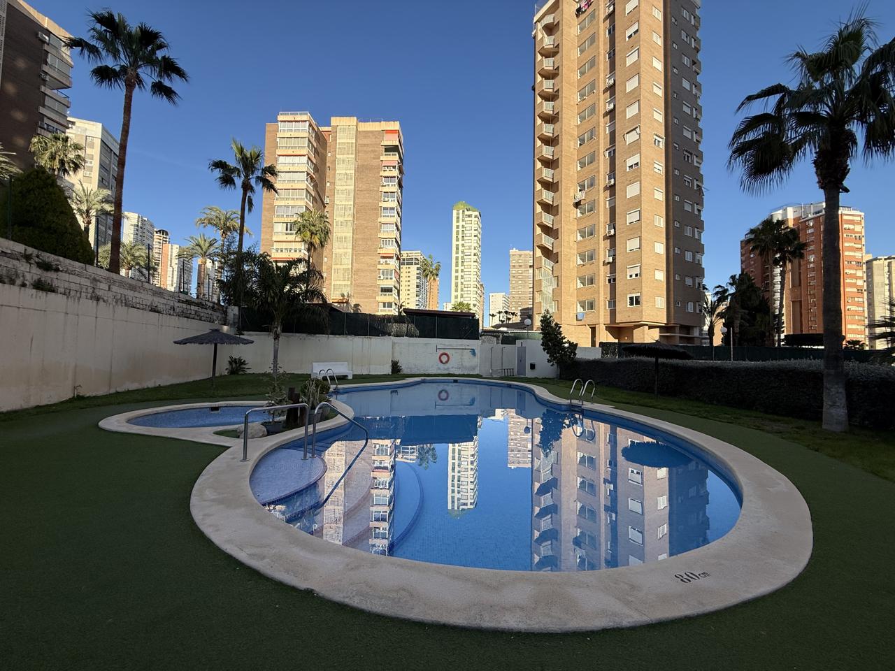 Espectacular piso reformado con vistas al mar en la zona Levante de Benidorm