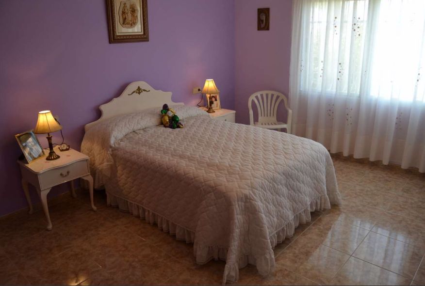 ¡Amplia villa con vistas panorámicas en La Nucía!