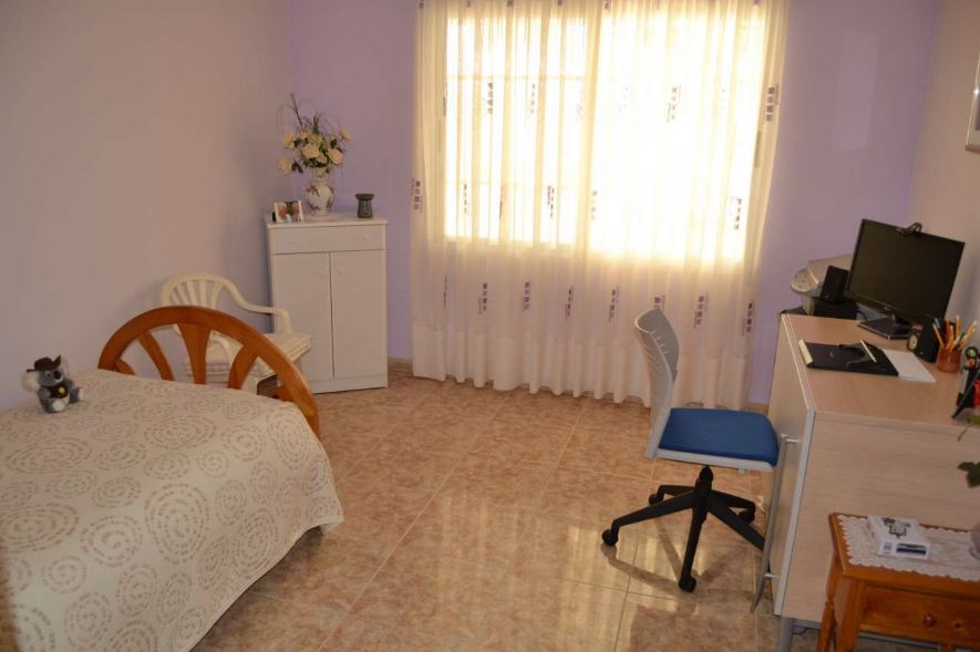 ¡Amplia villa con vistas panorámicas en La Nucía!