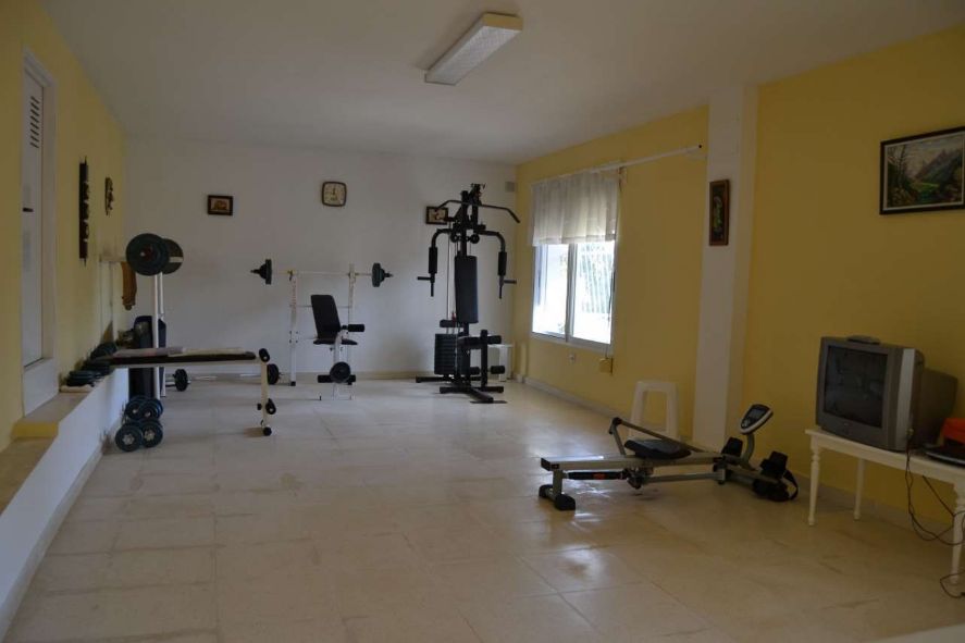¡Amplia villa con vistas panorámicas en La Nucía!
