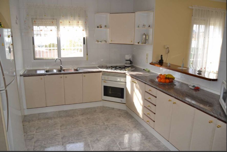 ¡Amplia villa con vistas panorámicas en La Nucía!