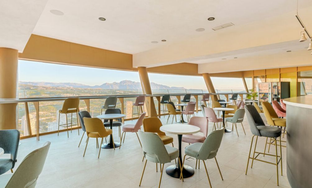 Apartamentos en Benidorm con vistas panorámicas al mar.