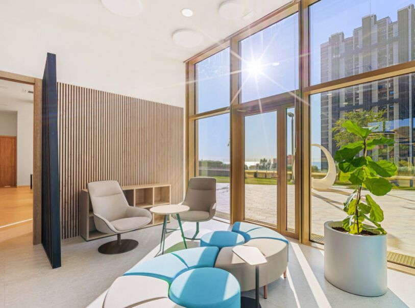 Apartamentos en Benidorm con vistas panorámicas al mar.