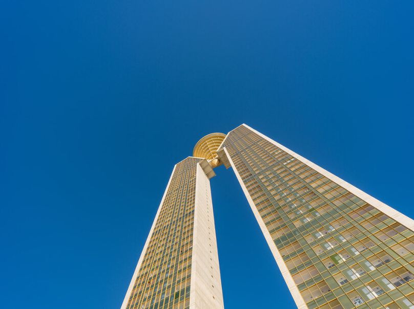 Apartamentos en Benidorm con vistas panorámicas al mar.