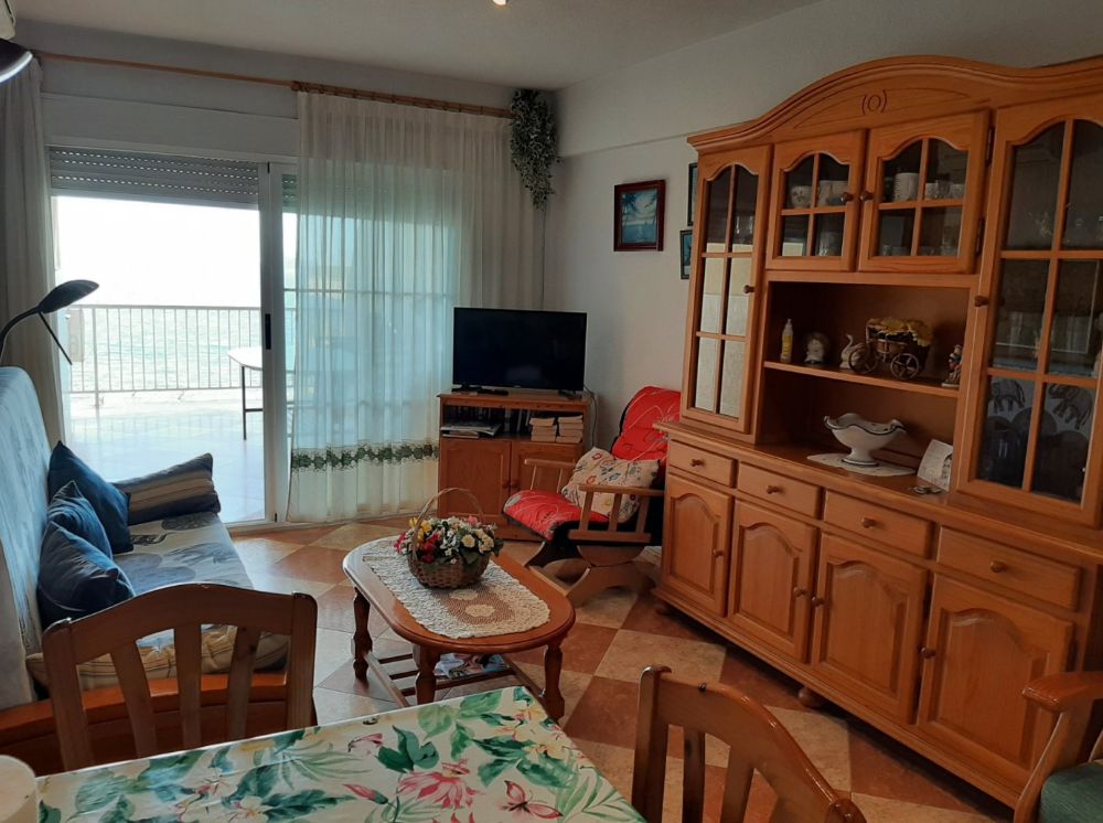Con licencia turística (dos apartamentos en uno): la opción ideal para invertir en primera línea de playa en Levante.