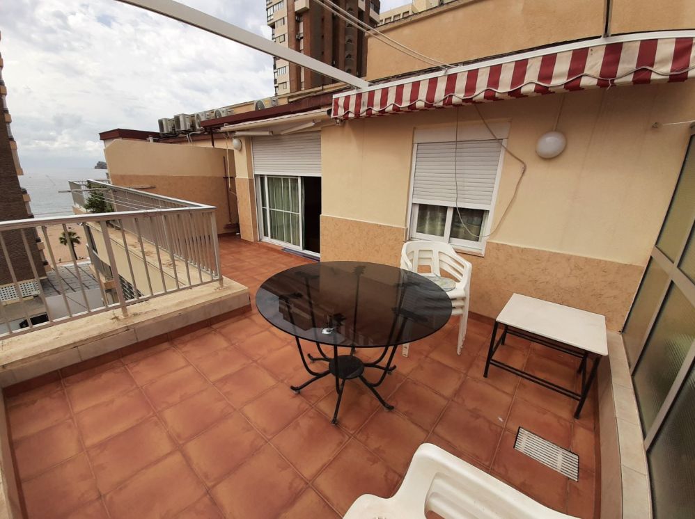 Con licencia turística (dos apartamentos en uno): la opción ideal para invertir en primera línea de playa en Levante.