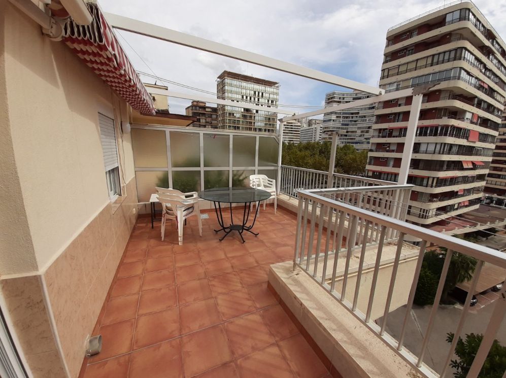 Con licencia turística (dos apartamentos en uno): la opción ideal para invertir en primera línea de playa en Levante.