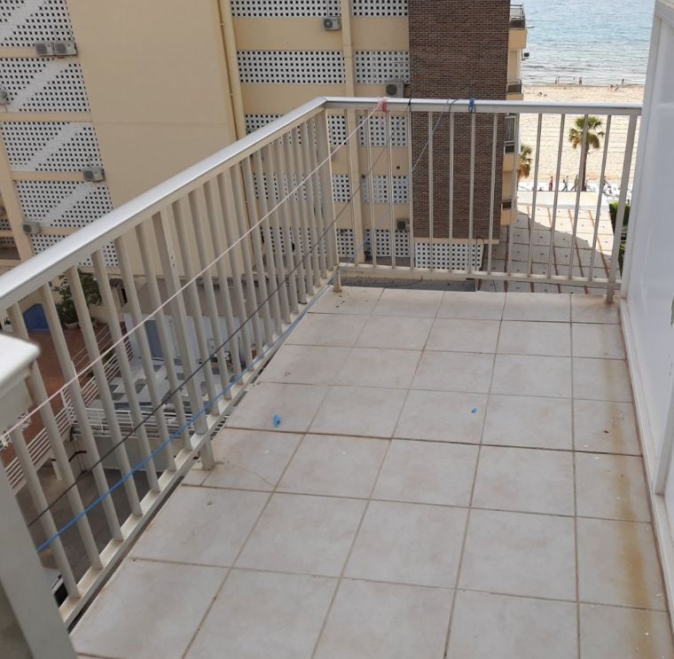 Con licencia turística (dos apartamentos en uno): la opción ideal para invertir en primera línea de playa en Levante.