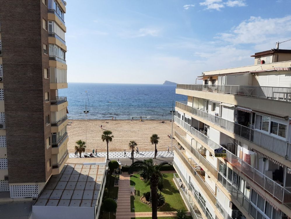 Con licencia turística (dos apartamentos en uno): la opción ideal para invertir en primera línea de playa en Levante.