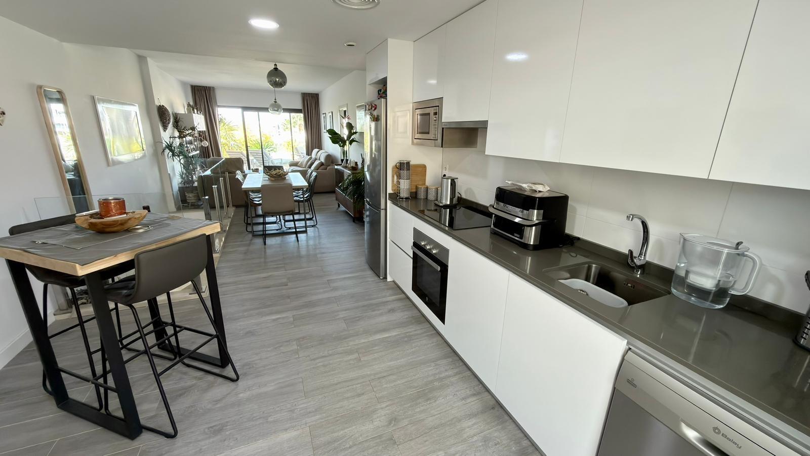 Dúplex en el pueblo de Camporosso: amplitud, vistas y un estilo de vida de lujo, Finestrat