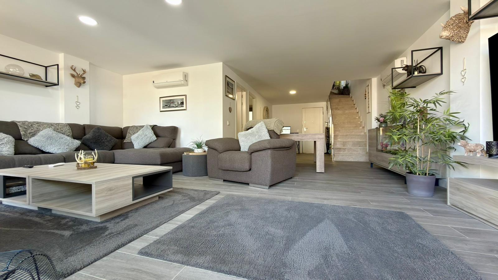 Dúplex en el pueblo de Camporosso: amplitud, vistas y un estilo de vida de lujo, Finestrat