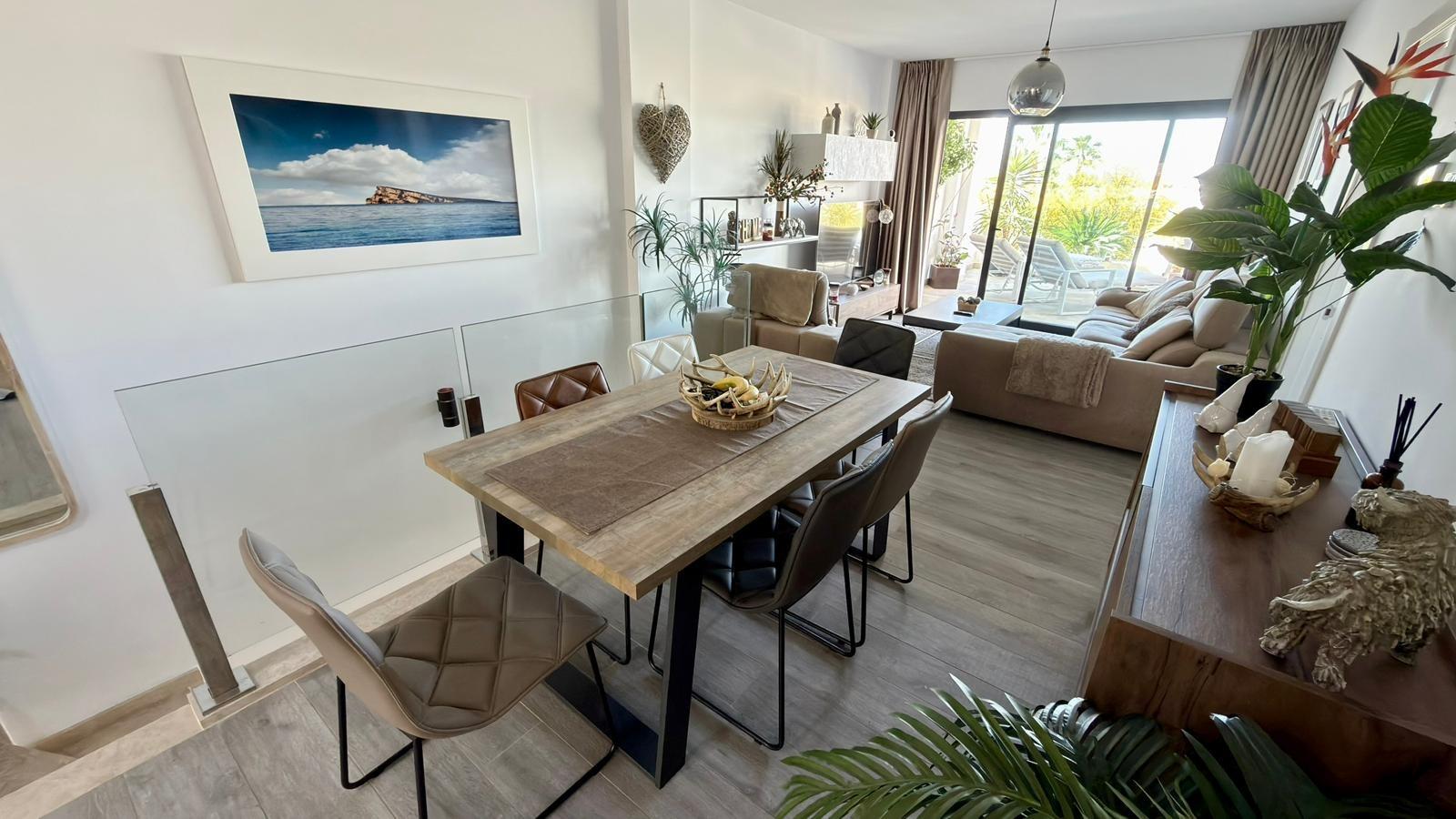 Dúplex en el pueblo de Camporosso: amplitud, vistas y un estilo de vida de lujo, Finestrat