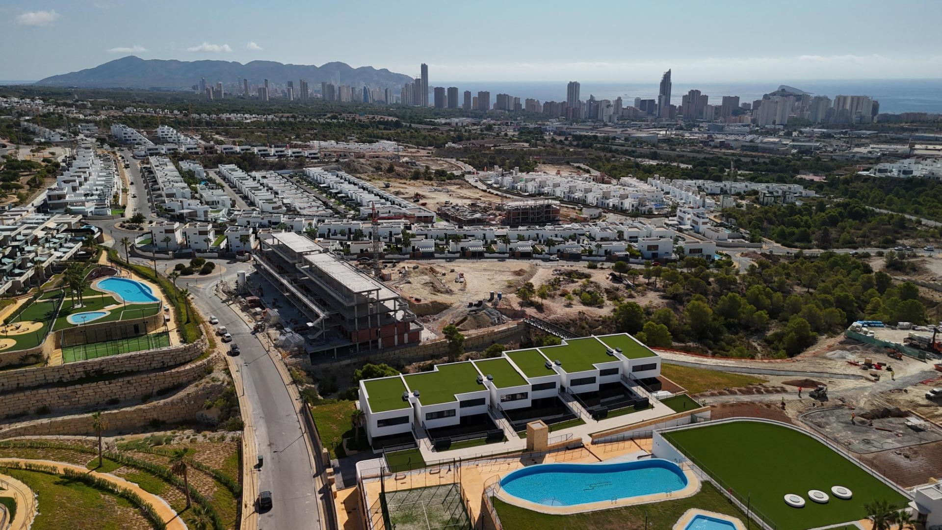 Dúplex en el pueblo de Camporosso: amplitud, vistas y un estilo de vida de lujo, Finestrat