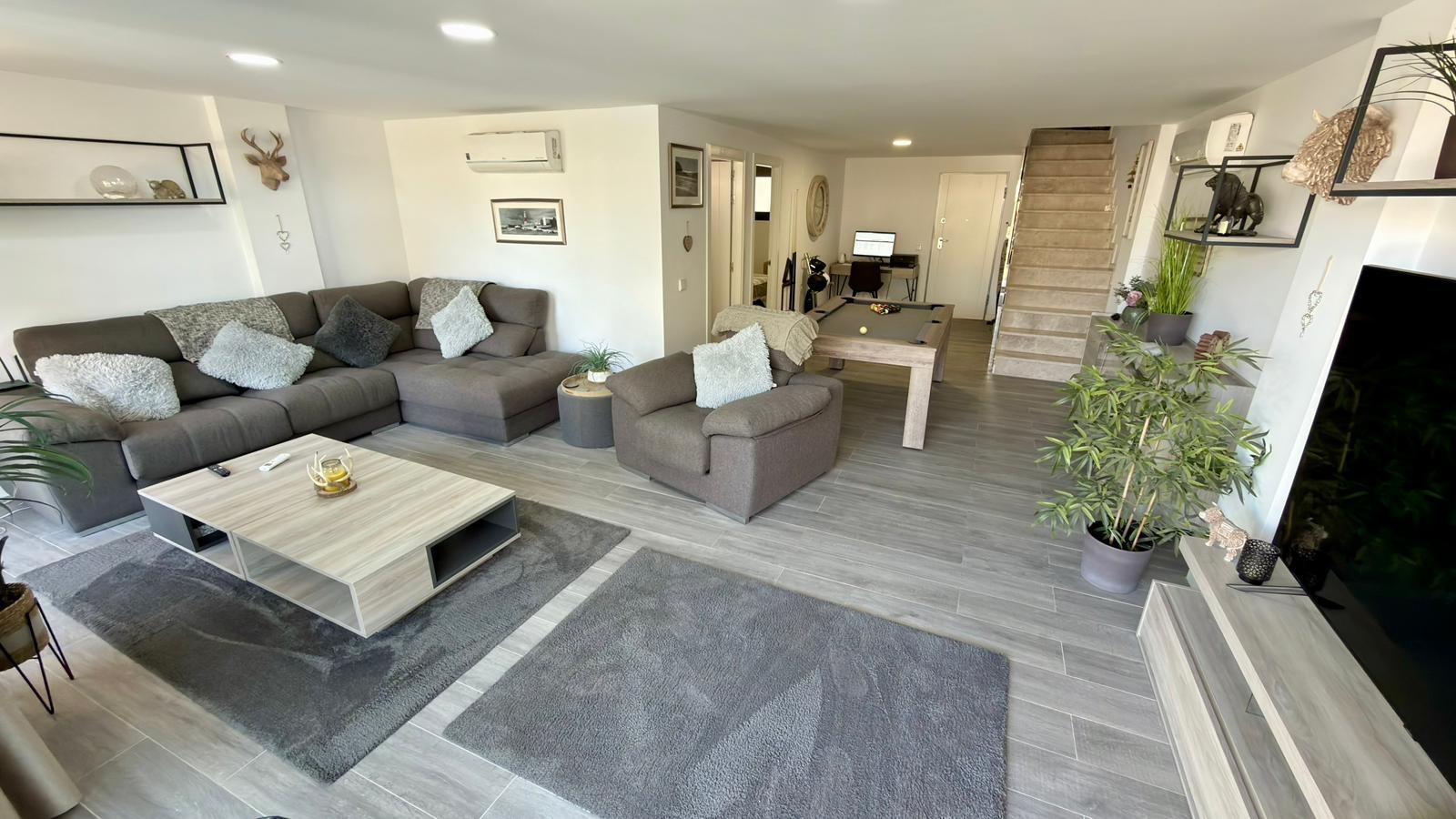 Dúplex en el pueblo de Camporosso: amplitud, vistas y un estilo de vida de lujo, Finestrat