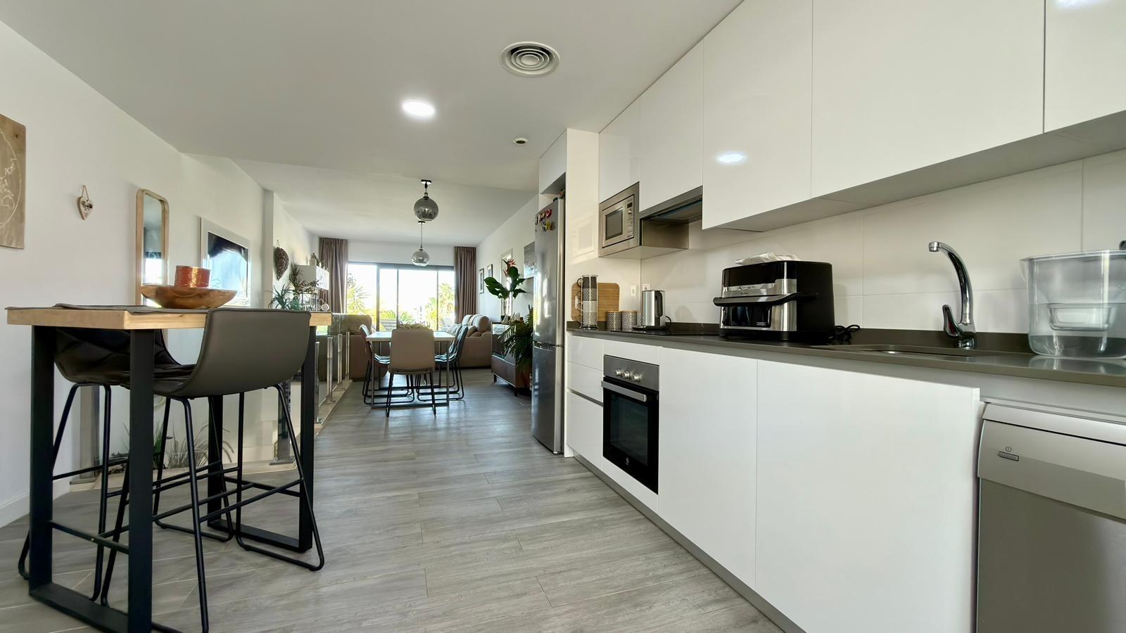 Dúplex en el pueblo de Camporosso: amplitud, vistas y un estilo de vida de lujo, Finestrat