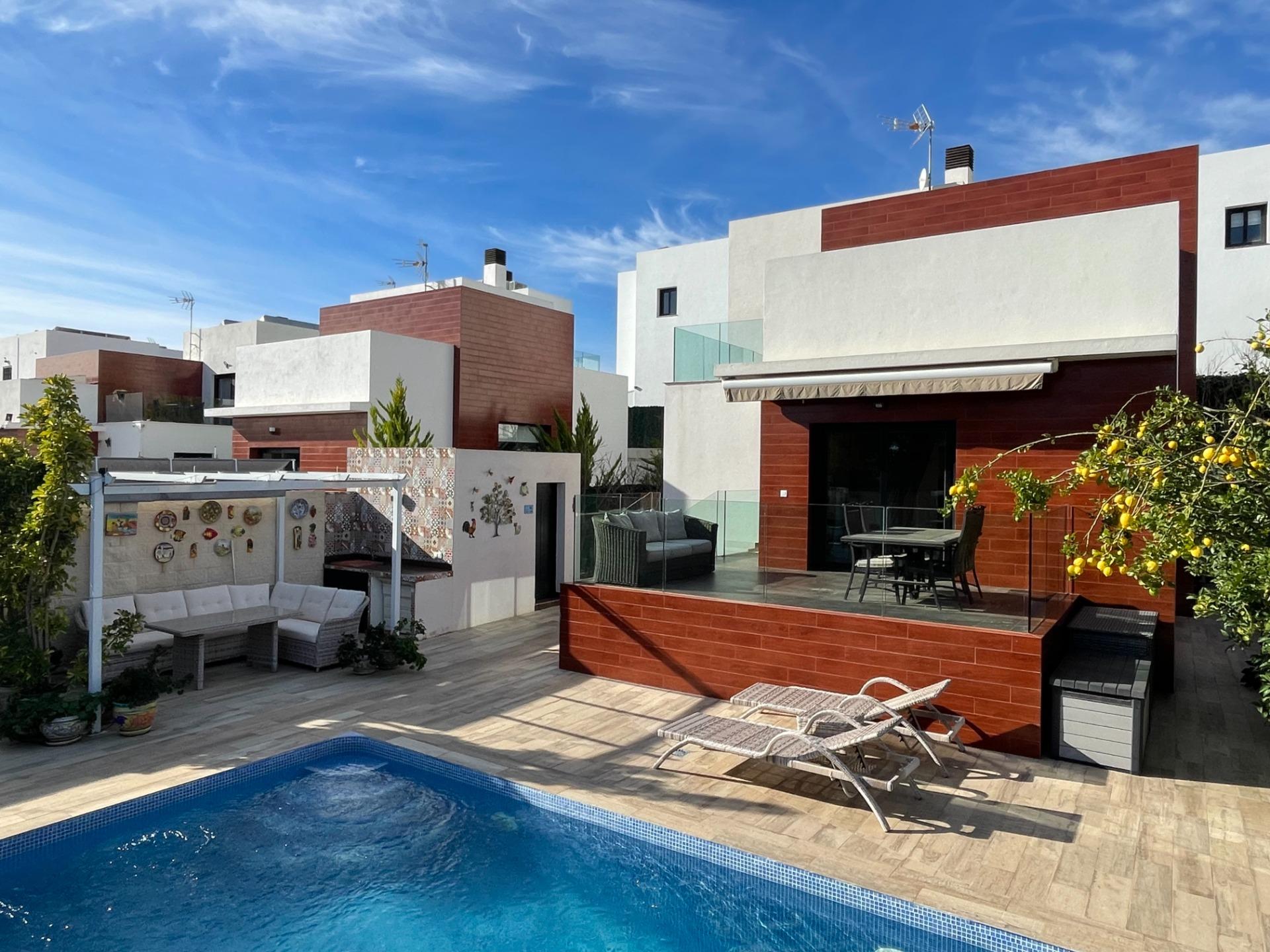 Villa en un lugar pintoresco a los pies del monte Ponoig, en Polop 