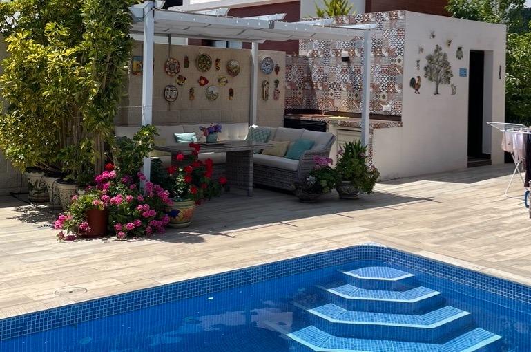 Villa en un lugar pintoresco a los pies del monte Ponoig, en Polop 