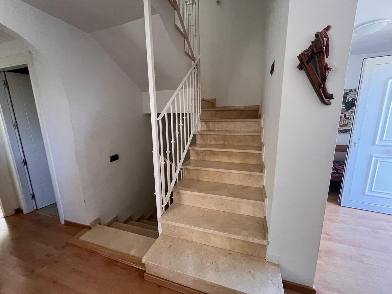 Spacious semi-detached single-family home with a pool in Alfaz del Pi.