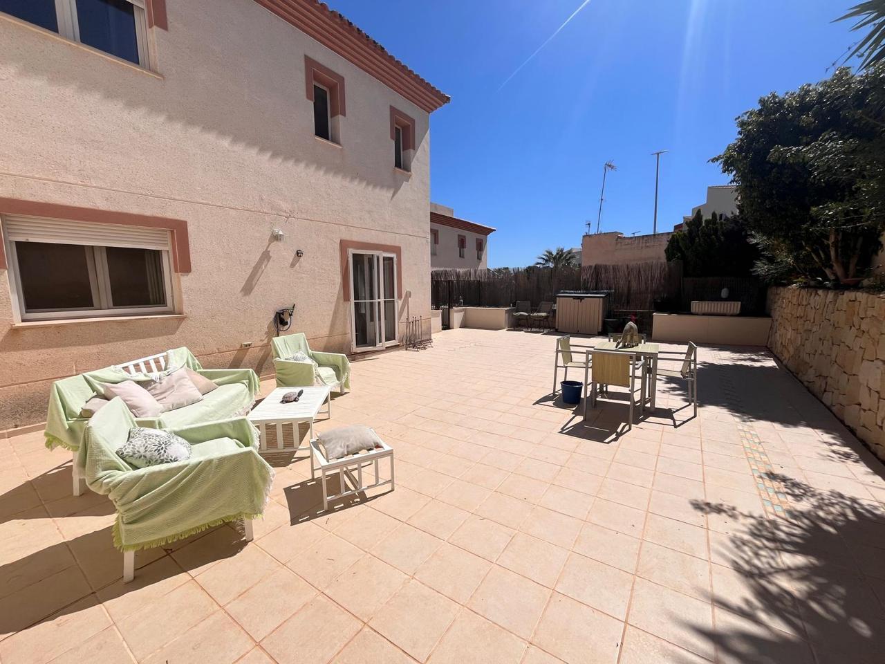 Spacious semi-detached single-family home with a pool in Alfaz del Pi.