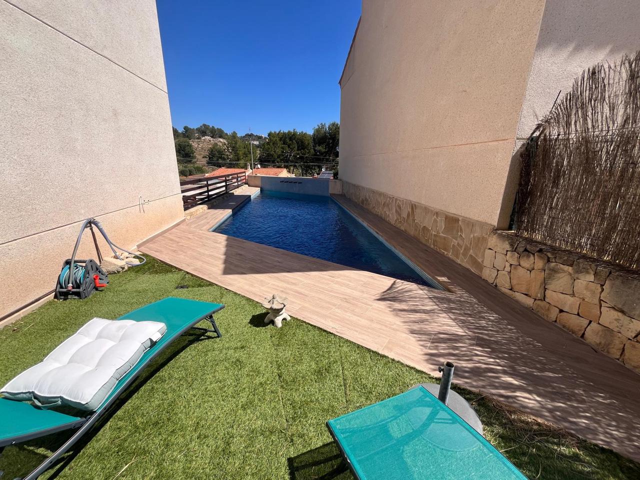 Spacious semi-detached single-family home with a pool in Alfaz del Pi.