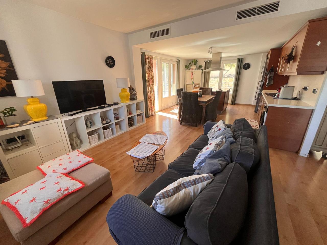 Spacious semi-detached single-family home with a pool in Alfaz del Pi.