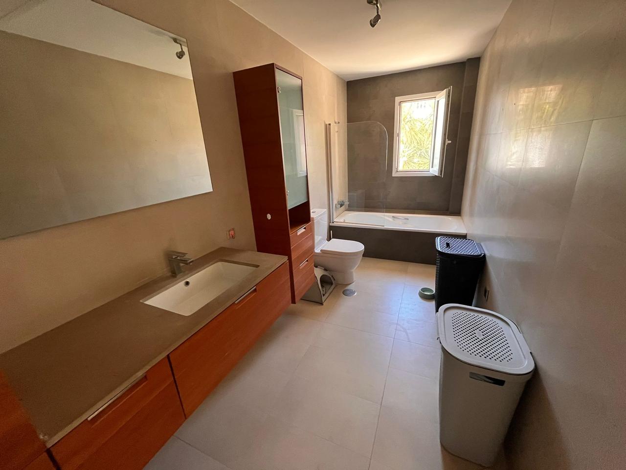 Spacious semi-detached single-family home with a pool in Alfaz del Pi.
