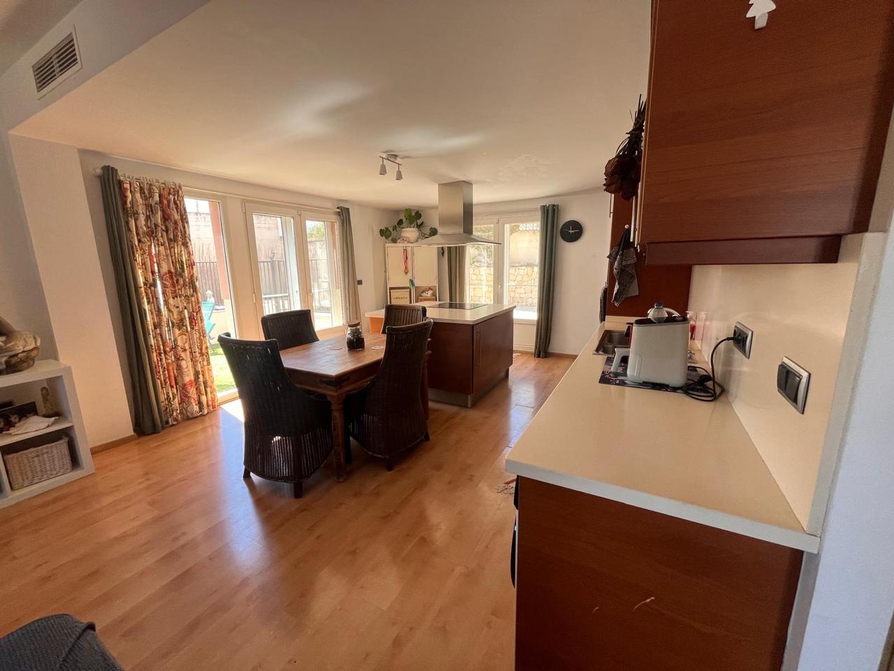 Spacious semi-detached single-family home with a pool in Alfaz del Pi.