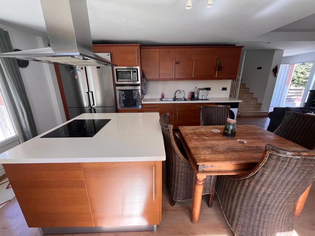Spacious semi-detached single-family home with a pool in Alfaz del Pi.
