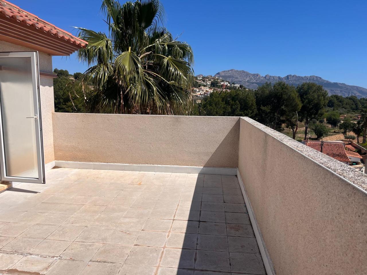 Spacious semi-detached single-family home with a pool in Alfaz del Pi.