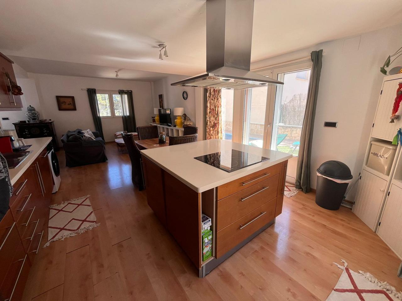 Spacious semi-detached single-family home with a pool in Alfaz del Pi.
