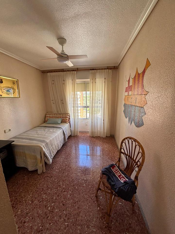 Piso en venta en Benidorm con parking privado.