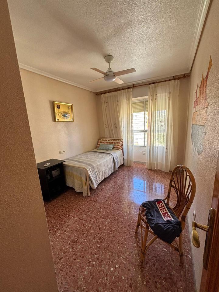 Piso en venta en Benidorm con parking privado.