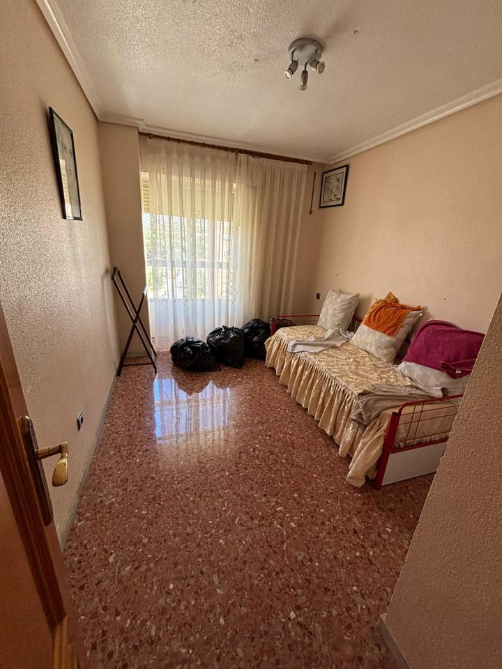 Piso en venta en Benidorm con parking privado.