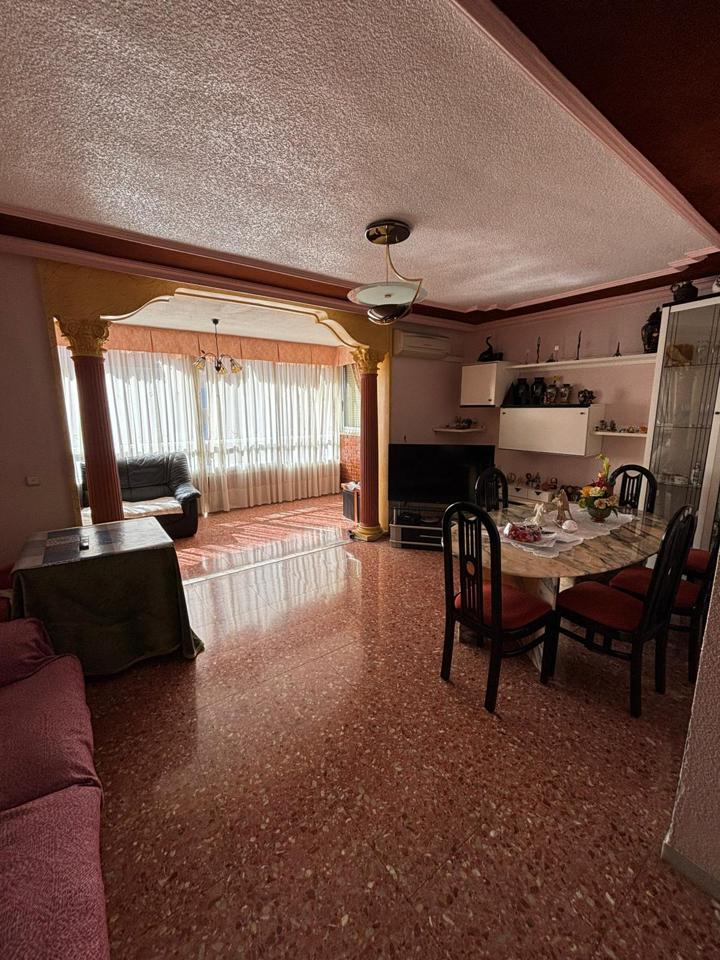 Piso en venta en Benidorm con parking privado.