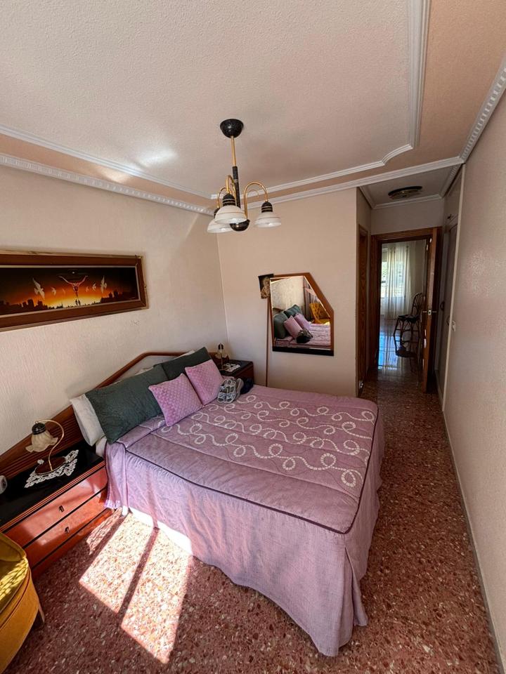 Piso en venta en Benidorm con parking privado.