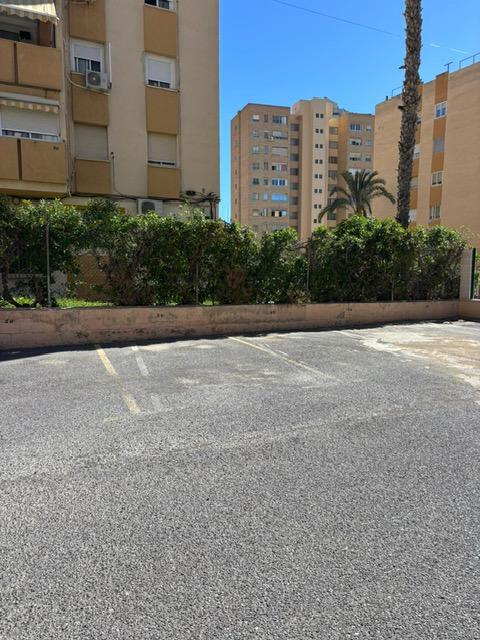 Piso en venta en Benidorm con parking privado.