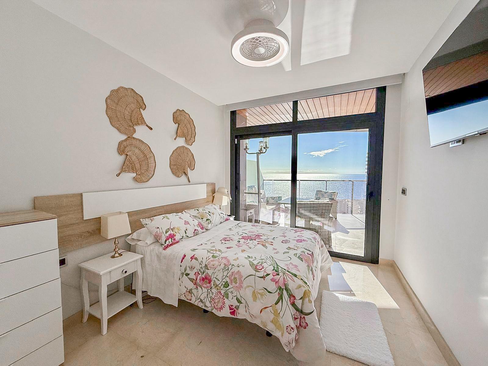 Piso en esquina en el complejo residencial Sunset Waves Playa de Poniente