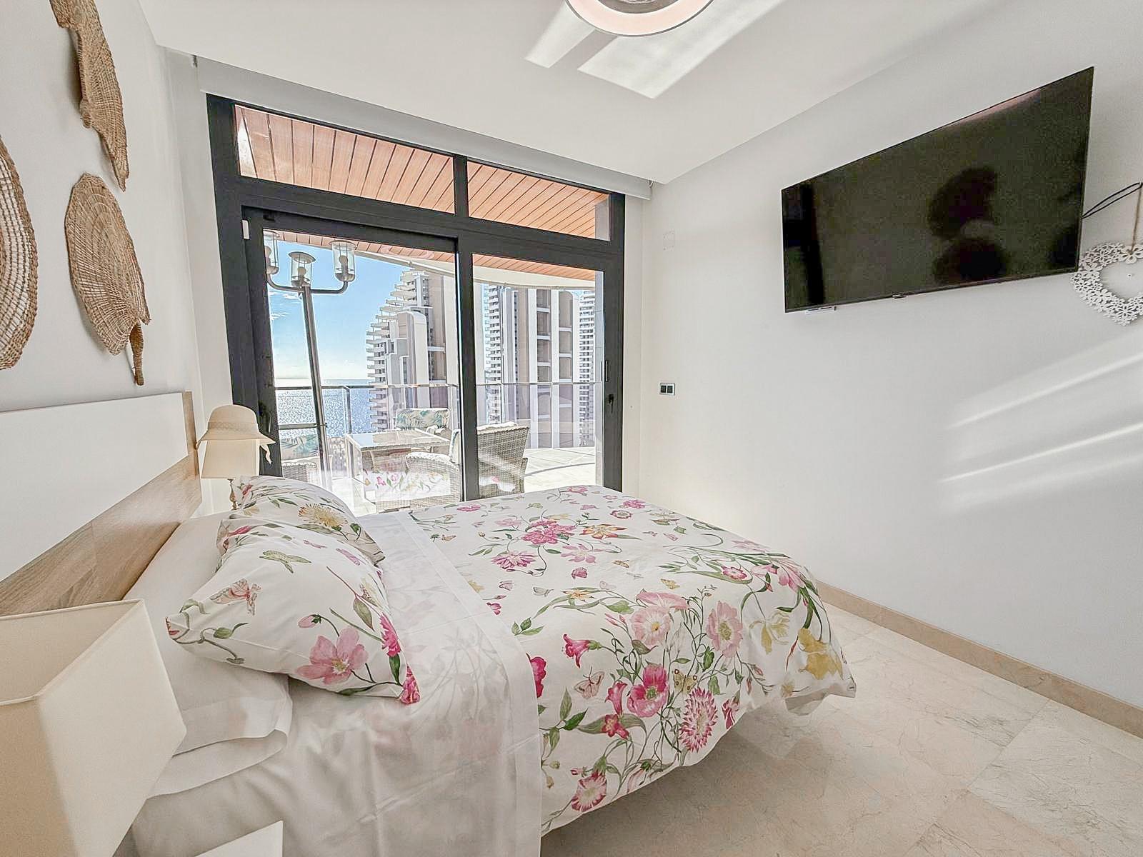 Piso en esquina en el complejo residencial Sunset Waves Playa de Poniente