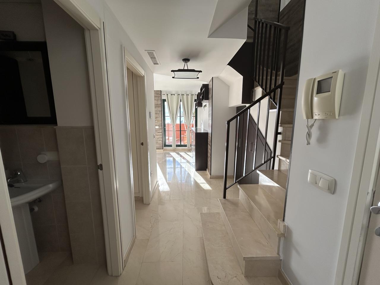 Ático dúplex de lujo en venta en Sierra Cortina, Finestrat – Vistas al mar y a la montaña